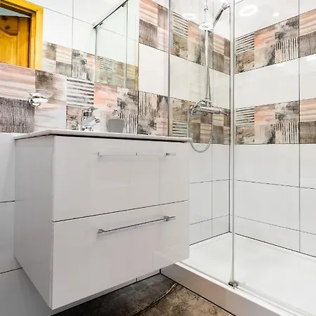 Classy Old Town Apartment - By Upstairs Kraków Zewnętrze zdjęcie