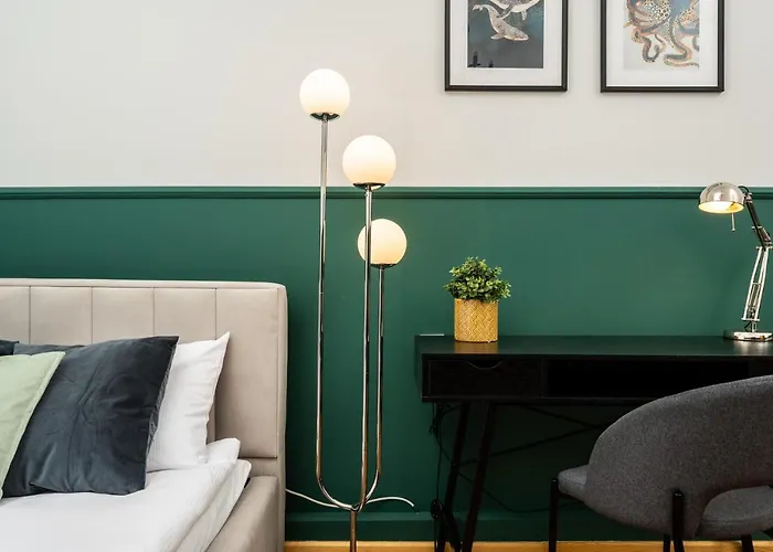 Classy Old Town Apartment - By Upstairs