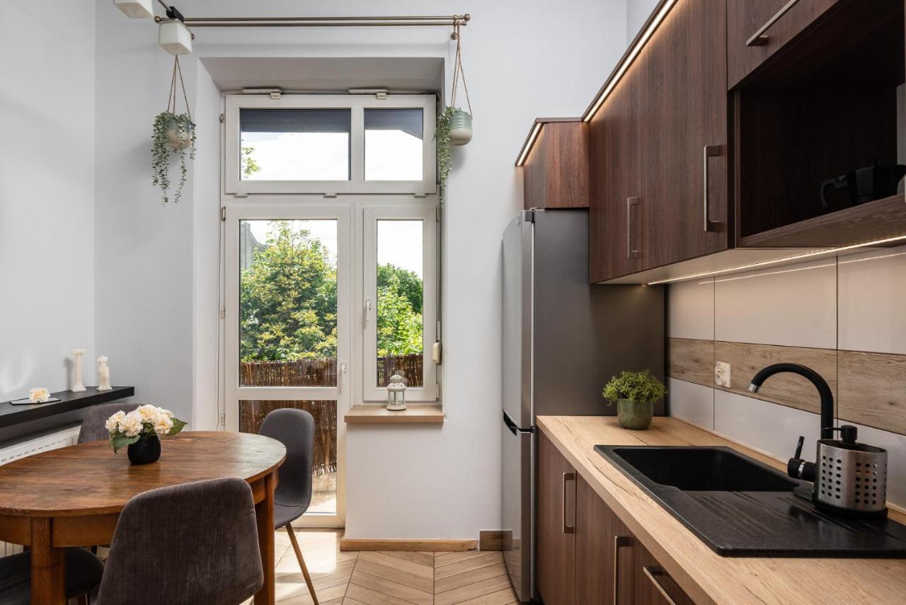 Classy Old Town - By Upstairs Apartment *