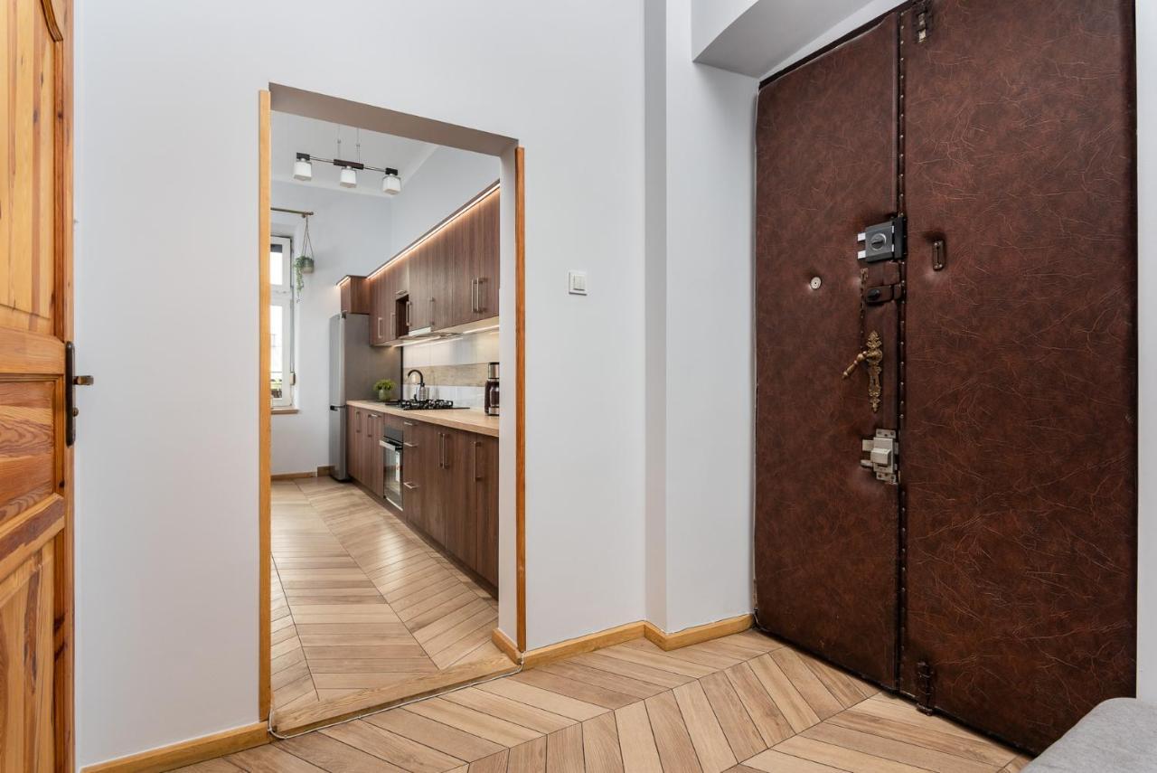 Classy Old Town - By Upstairs Apartment *